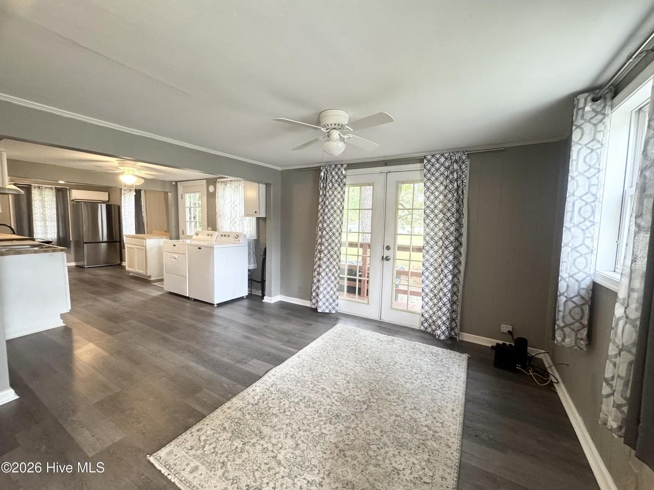 204 Pinewood Ave - Photo 2 of 12