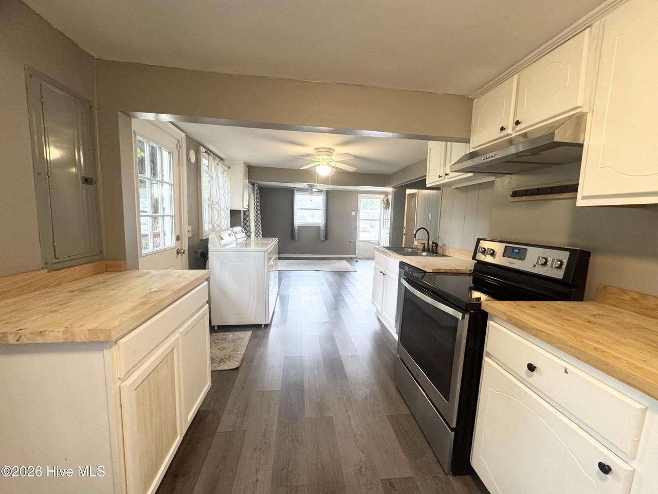 204 Pinewood Ave - Photo 3 of 12