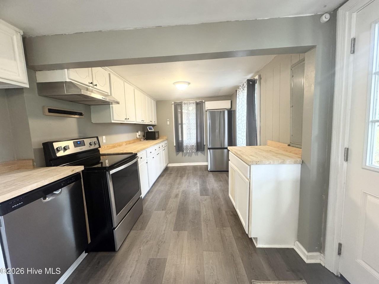 204 Pinewood Ave - Photo 4 of 12