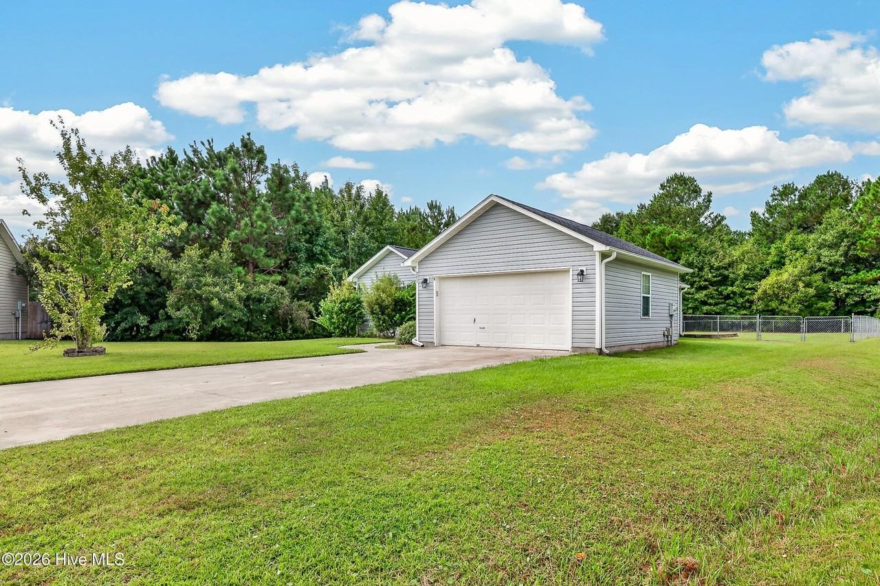 305 N Elisa Ln - Photo 3 of 28