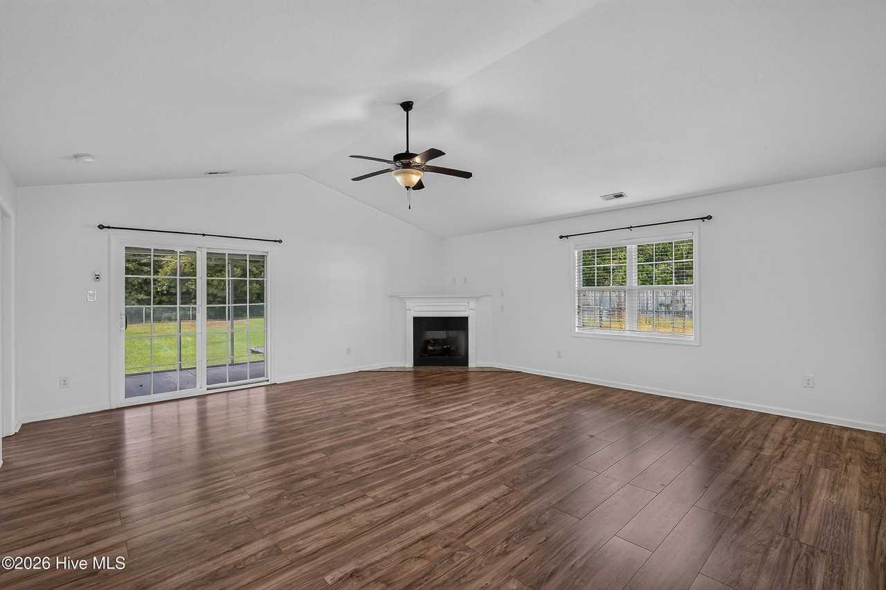 305 N Elisa Ln - Photo 7 of 28