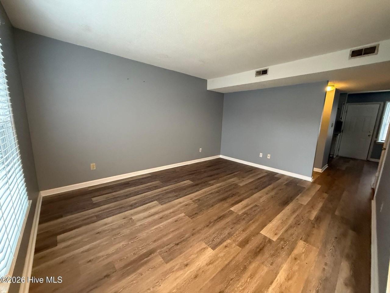 141 King George Ct - Photo 2 of 10