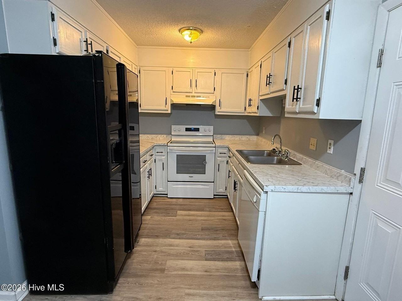 141 King George Ct - Photo 3 of 10