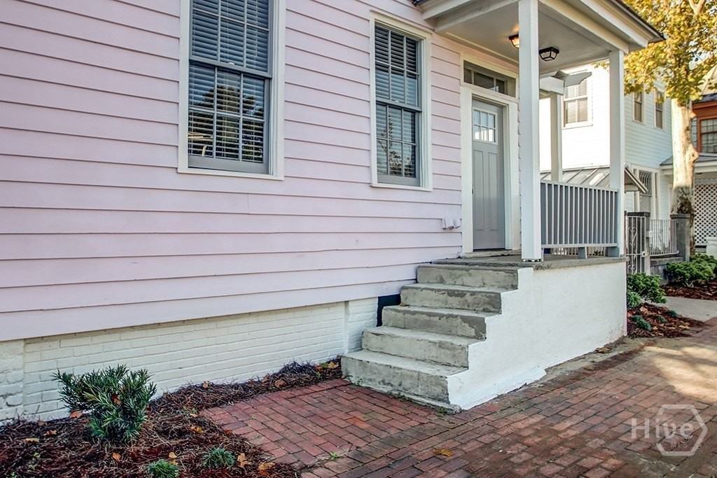 303 W Henry St #A - Photo 2 of 25