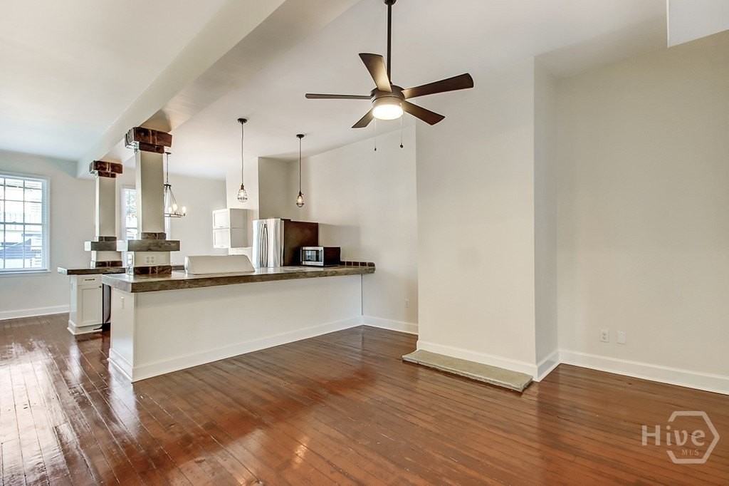 303 W Henry St #A - Photo 4 of 25