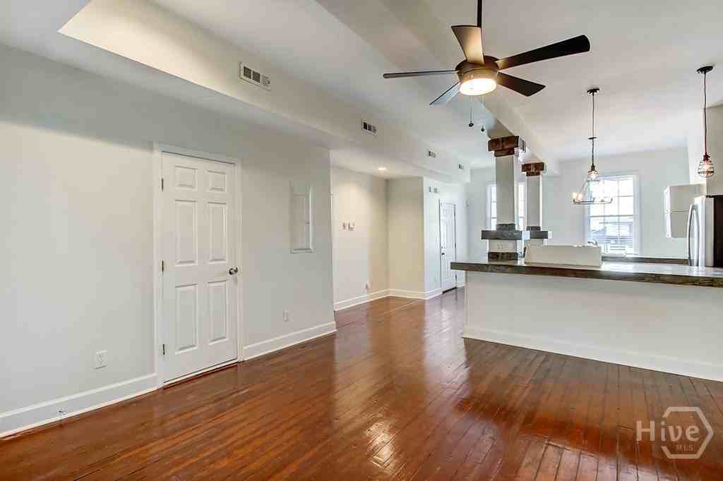 303 W Henry St #A - Photo 5 of 25