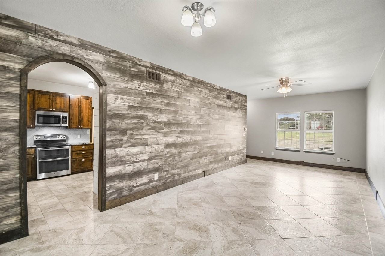 6450 River Oaks Dr - Photo 4 of 30
