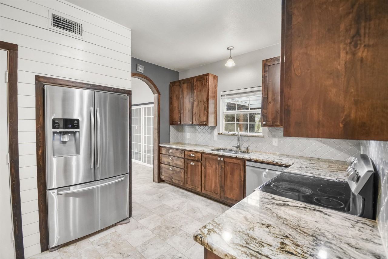 6450 River Oaks Dr - Photo 6 of 30