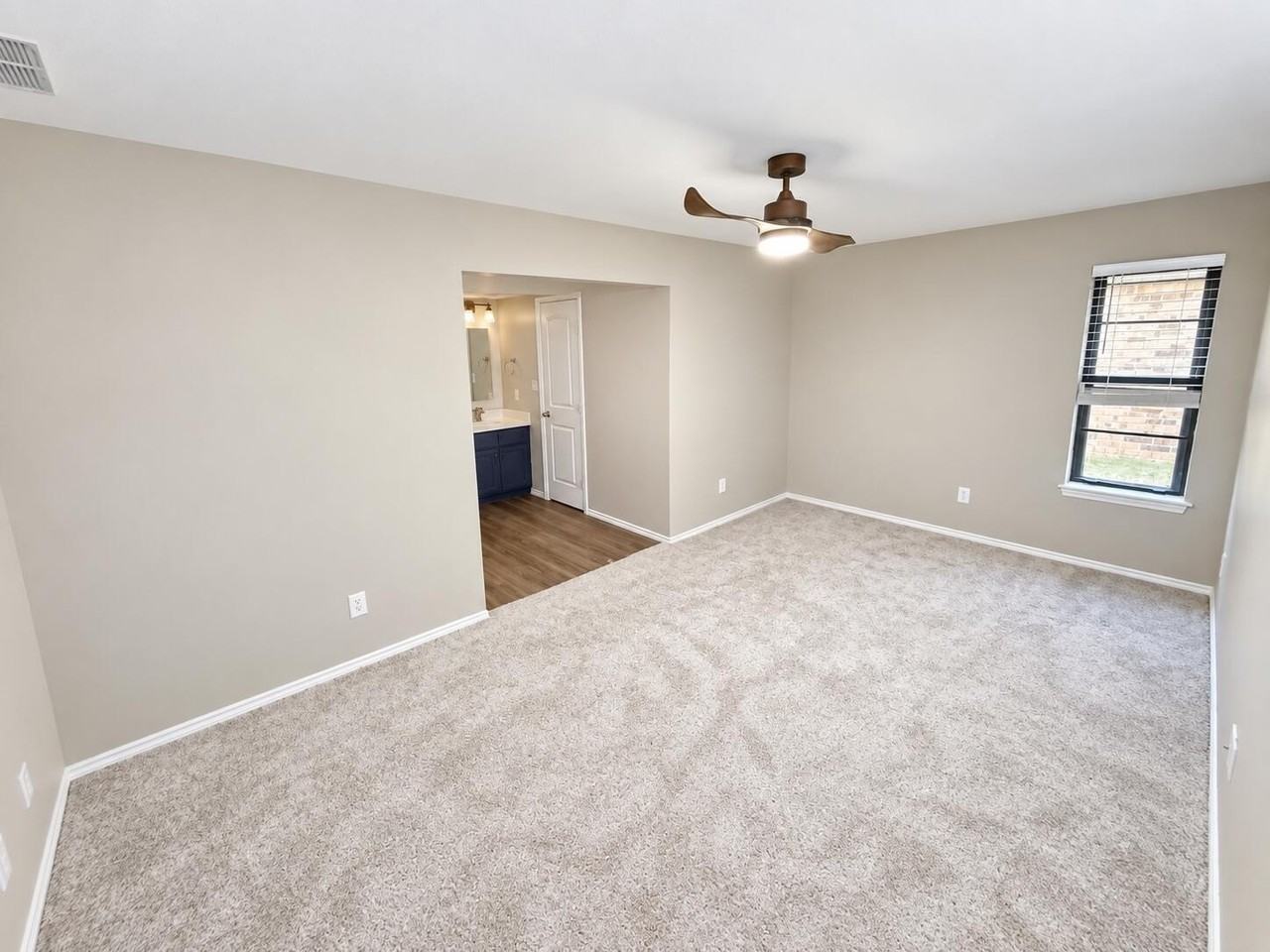 5205 91st St - Photo 4 of 11