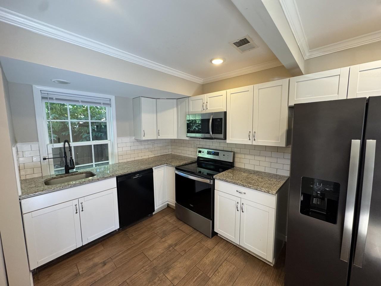 439 Hawkins Ave - Photo 6 of 19