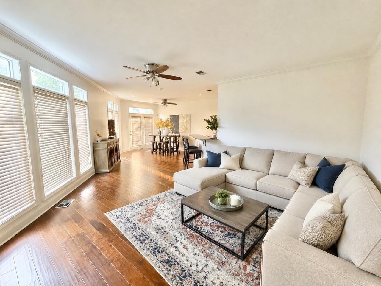 1003 Island Park Cir - Photo 2 of 15