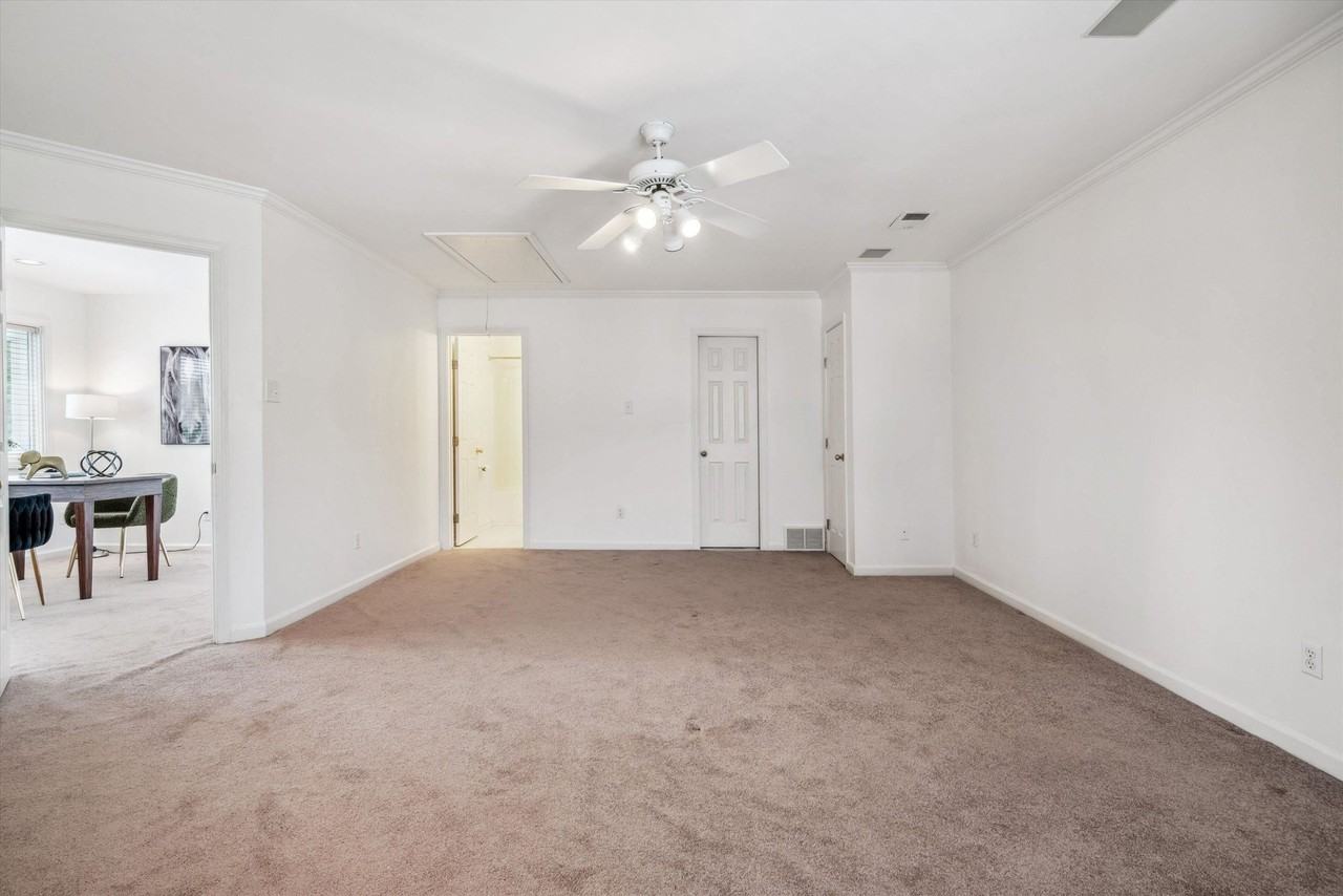 1003 Island Park Cir - Photo 7 of 15