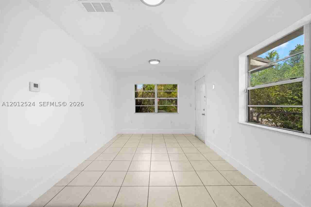 1074 Nw 27th St #0 - Photo 3 of 18