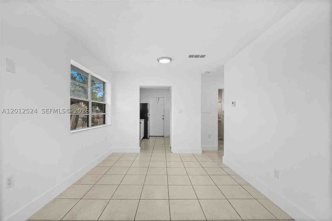 1074 Nw 27th St #0 - Photo 4 of 18