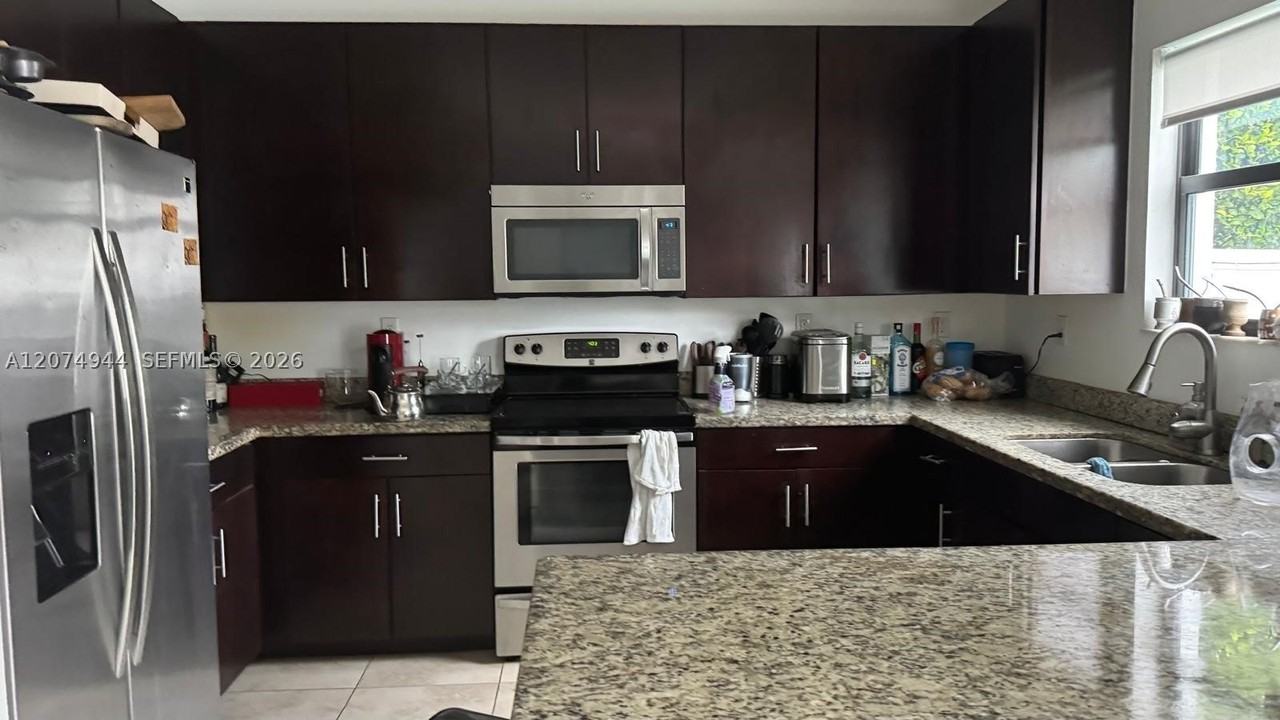 19301 Ne 8th Ct - Photo 2 of 40