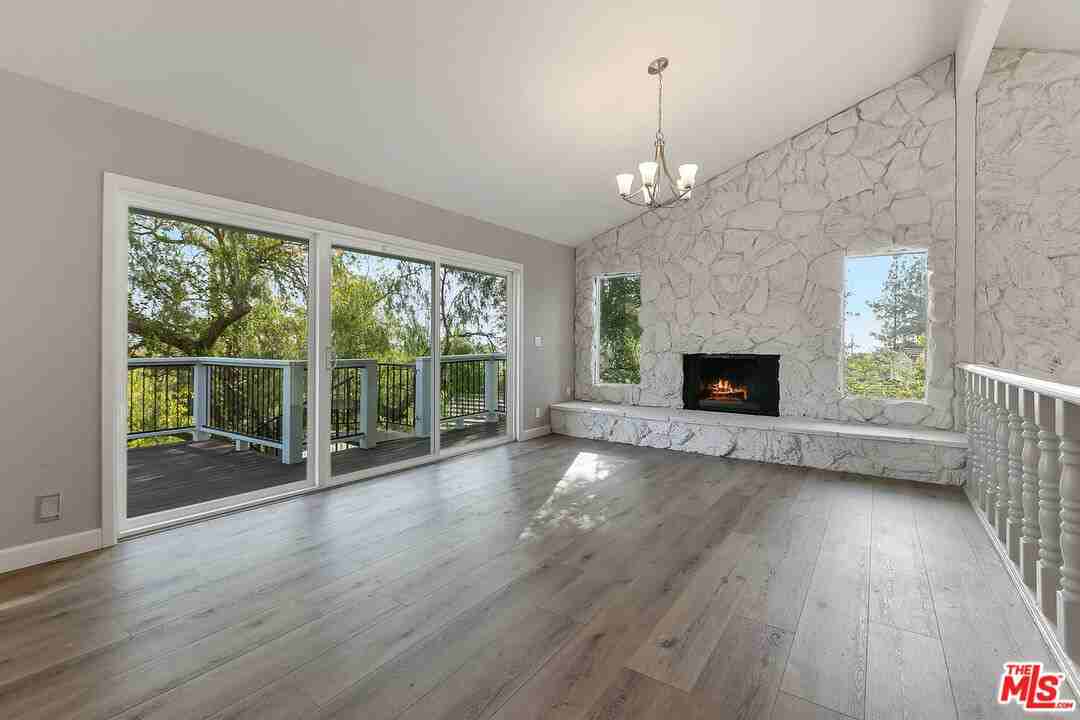 23937 Jensen Dr - Photo 7 of 8
