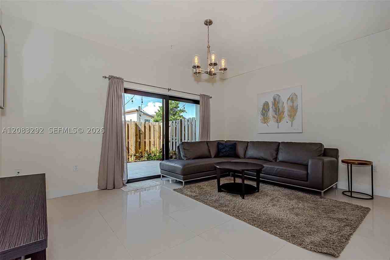 7809 Nw 104th Ave #7 - Photo 5 of 28