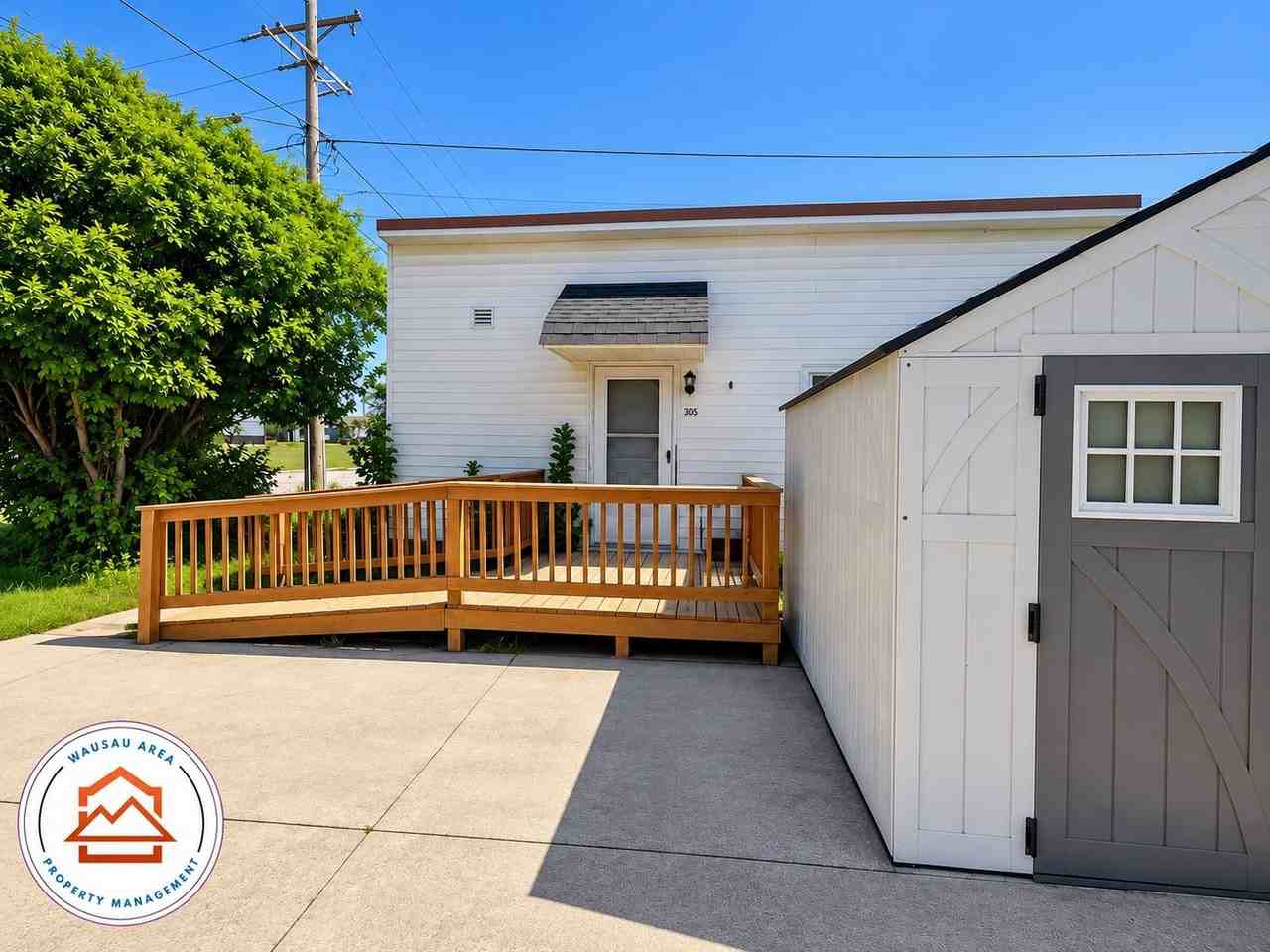 305 E Maple St - Photo 2 of 16