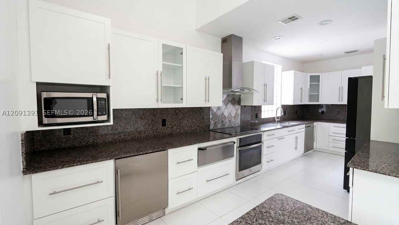 2000 S Bayshore Dr #58 - Photo 7 of 40
