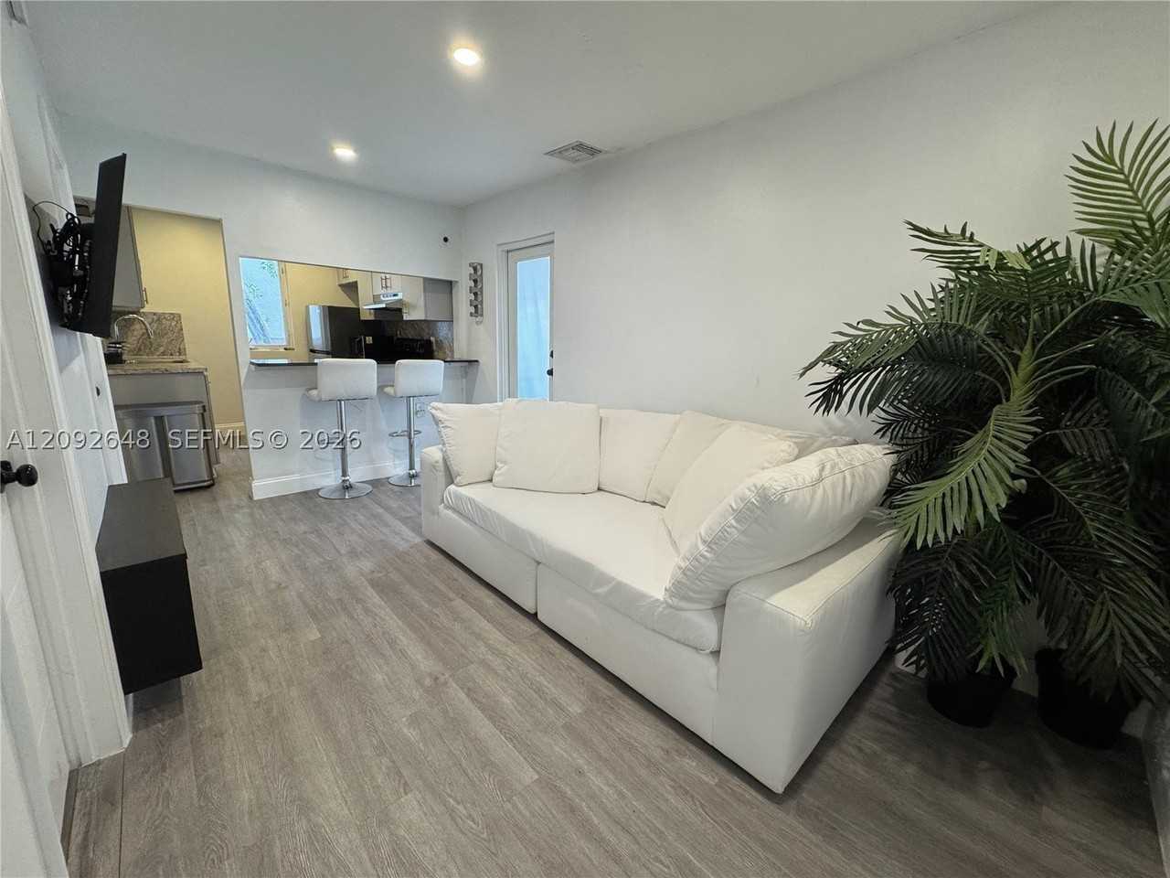 174 Ne 55th St #2 - Photo 5 of 11