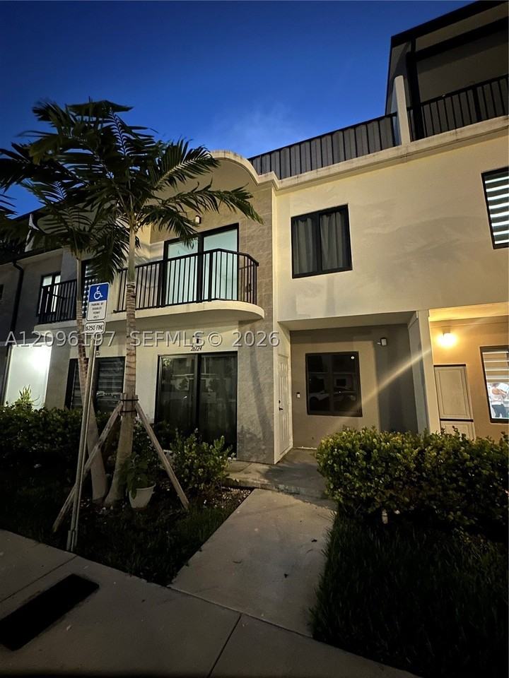 26124 Sw 145th Ct #26124 - Photo 3 of 19