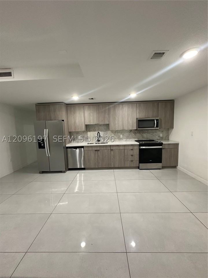 26124 Sw 145th Ct #26124 - Photo 5 of 19