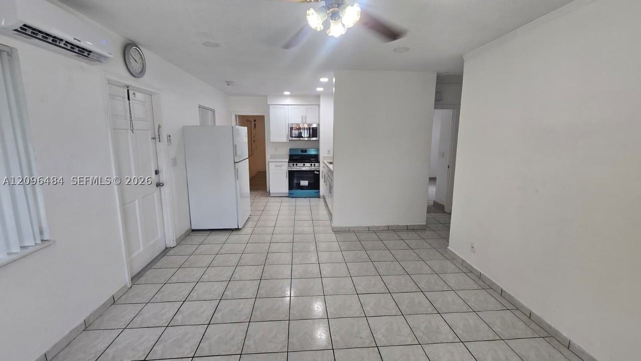 1118 Ne 2nd Ct #1 - Photo 2 of 14