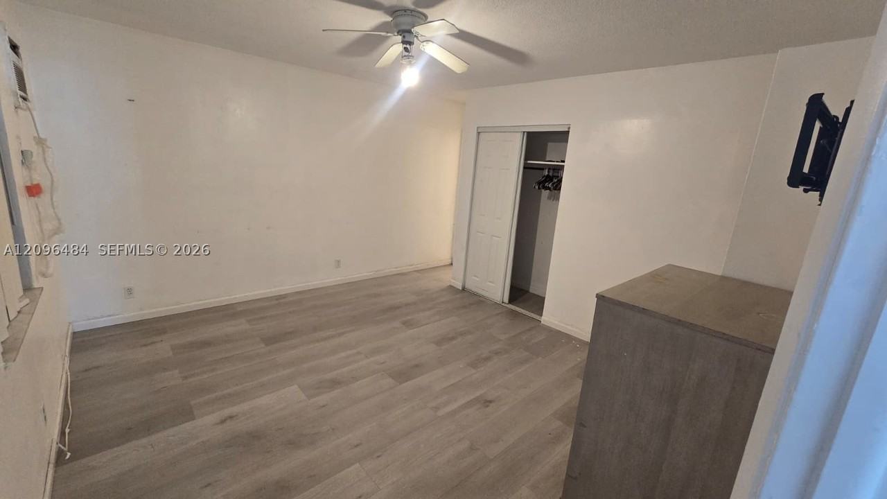 1118 Ne 2nd Ct #1 - Photo 5 of 14
