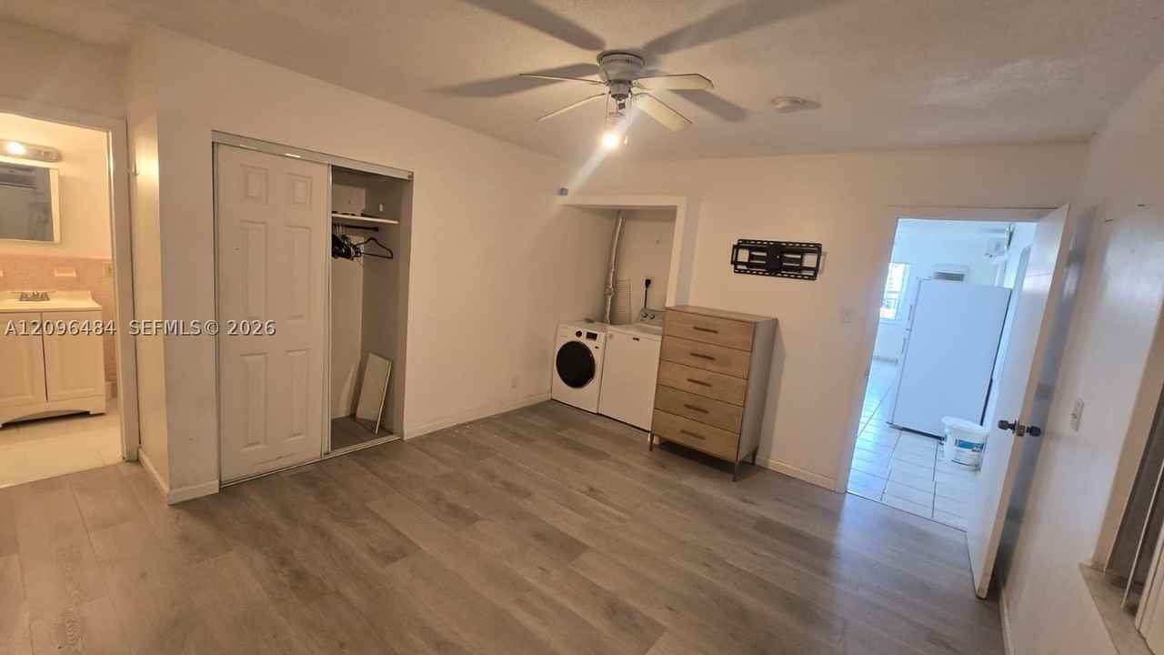 1118 Ne 2nd Ct #1 - Photo 6 of 14