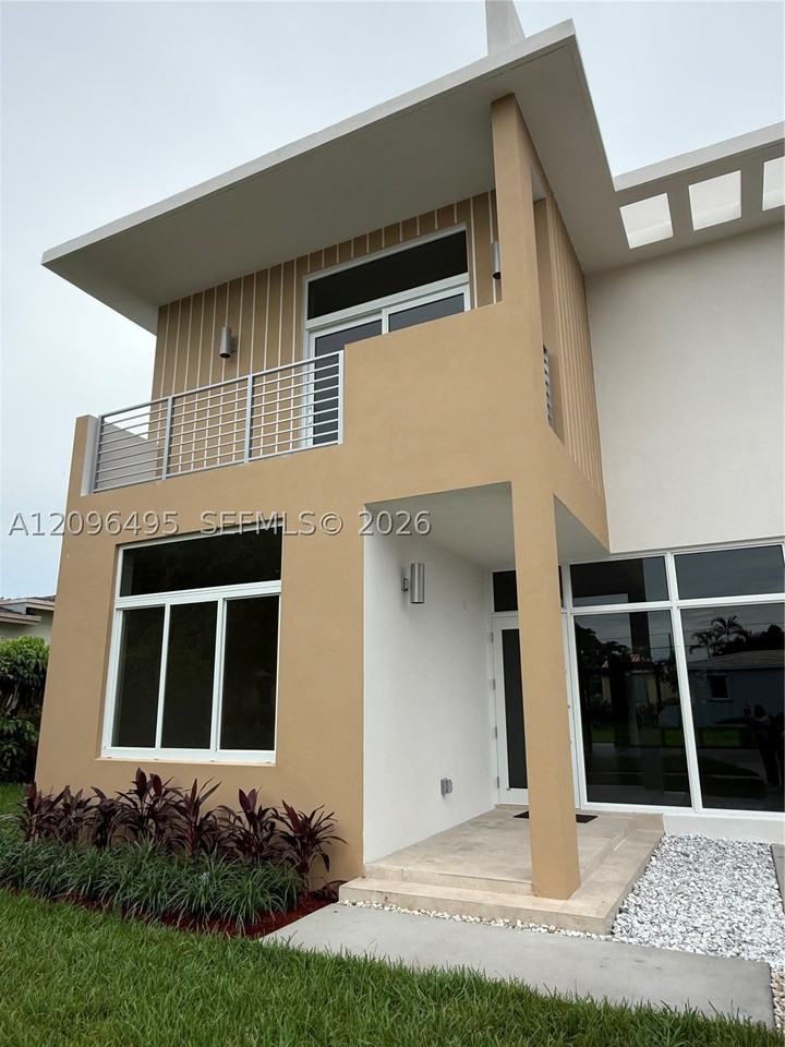 3240 Sw 20th St - Photo 4 of 50