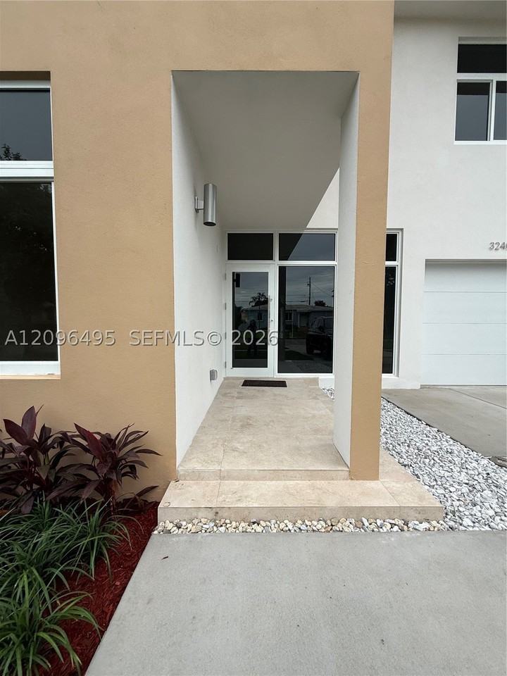 3240 Sw 20th St - Photo 7 of 50