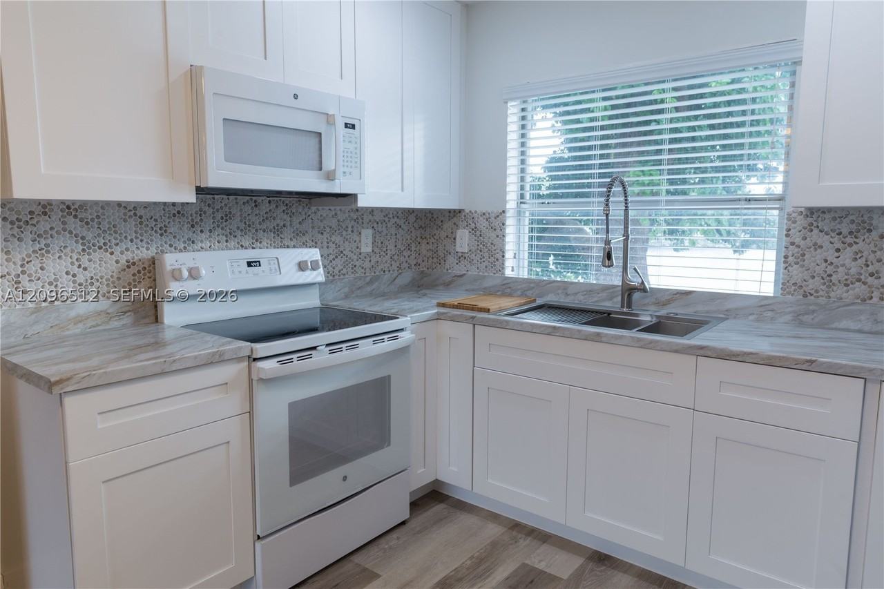 11140 Sw 70th Ter #0 - Photo 6 of 12