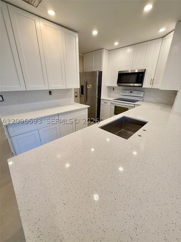 5259 Sw 117th Ave - Photo 3 of 15