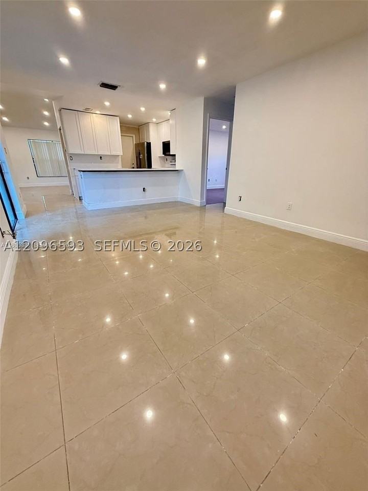 5259 Sw 117th Ave - Photo 4 of 15