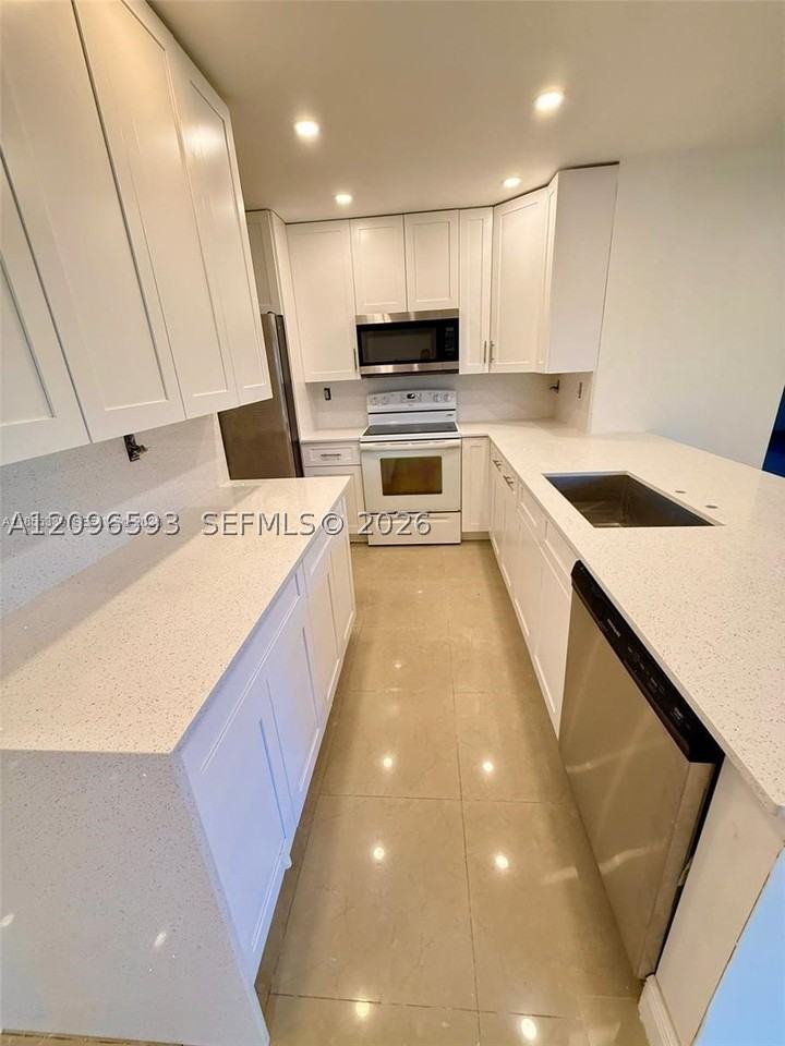 5259 Sw 117th Ave - Photo 5 of 15