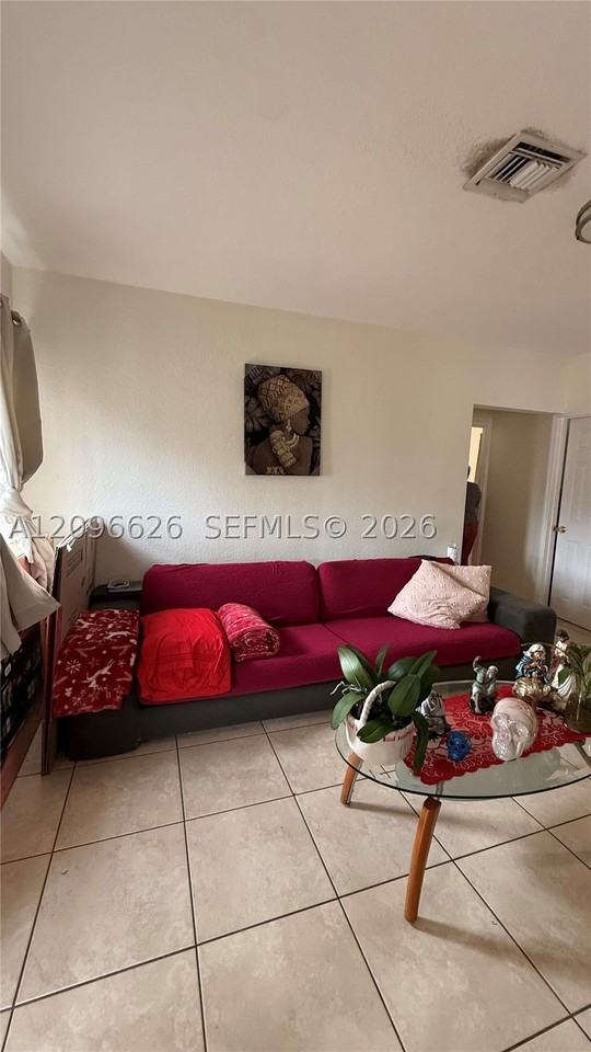 8 Nw 33rd Ave - Photo 2 of 14