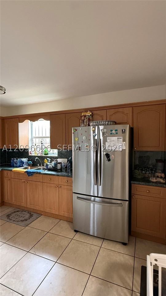 8 Nw 33rd Ave - Photo 5 of 14