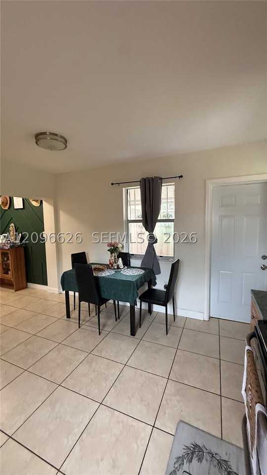 8 Nw 33rd Ave - Photo 6 of 14