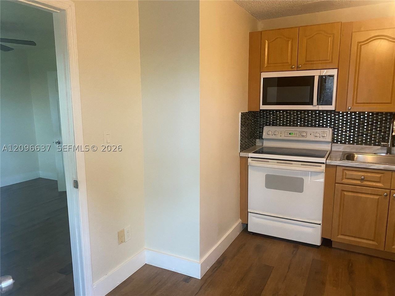 8310 Nw 47th St #0 - Photo 4 of 21
