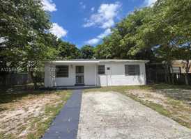 featured image of 1351 Ne 149th St #1351