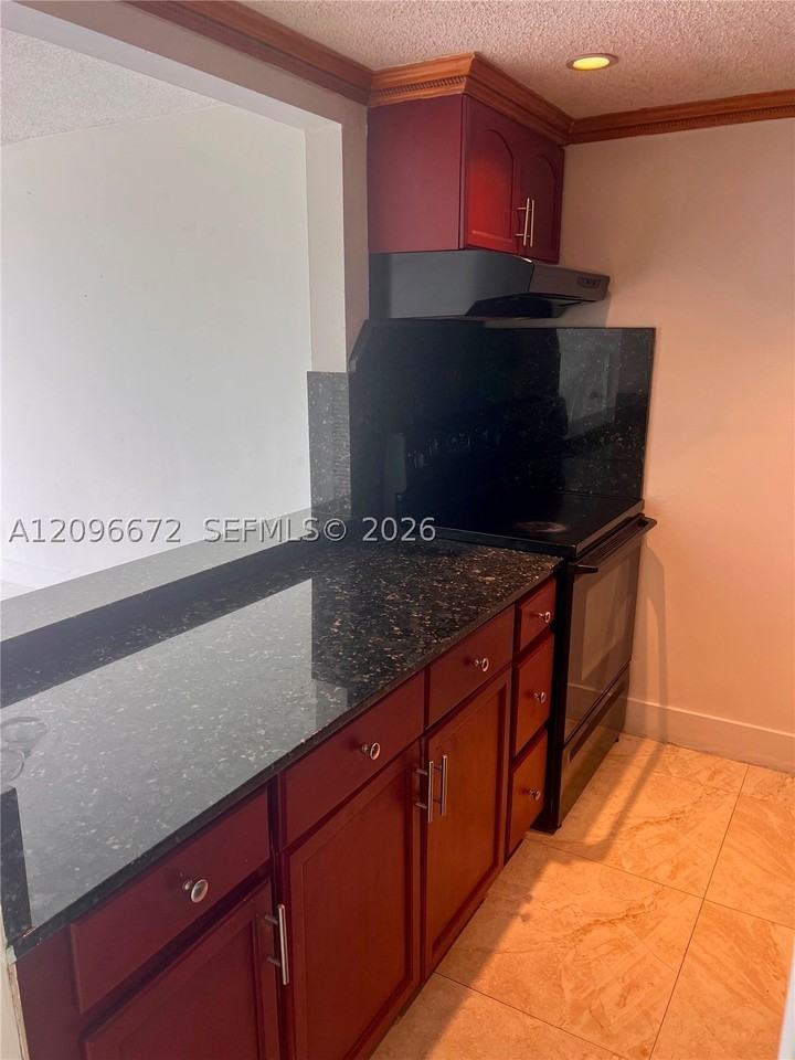 820 Nw 87th Ave #412 - Photo 4 of 14