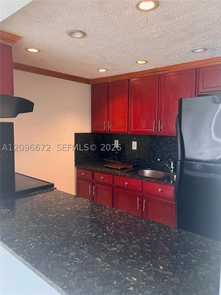 820 Nw 87th Ave #412 - Photo 5 of 14