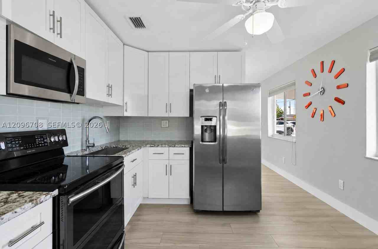 3311 Sw 90th Ave #1 - Photo 6 of 13