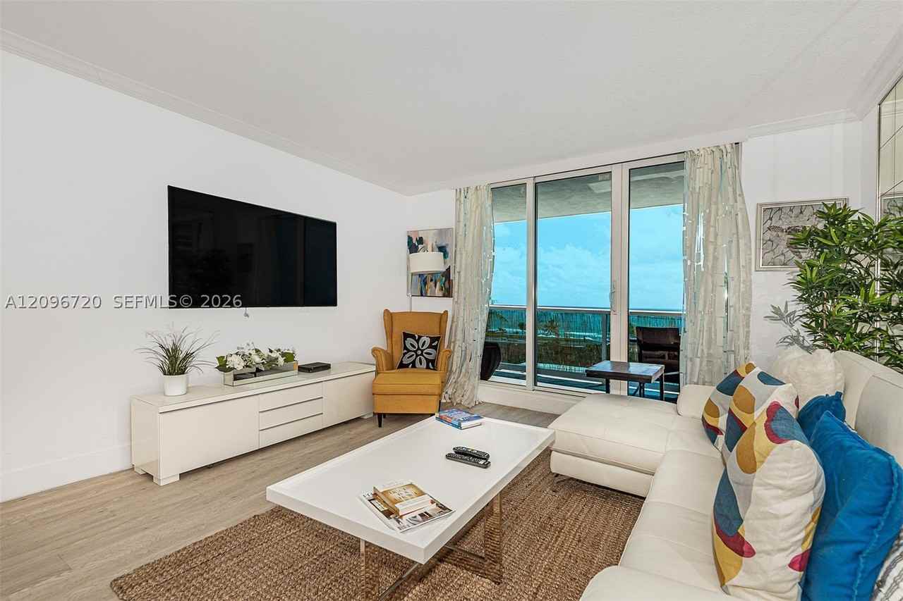 2301 Collins Ave #625 - Photo 3 of 25