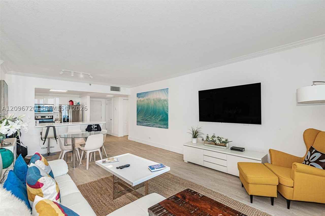 2301 Collins Ave #625 - Photo 6 of 25