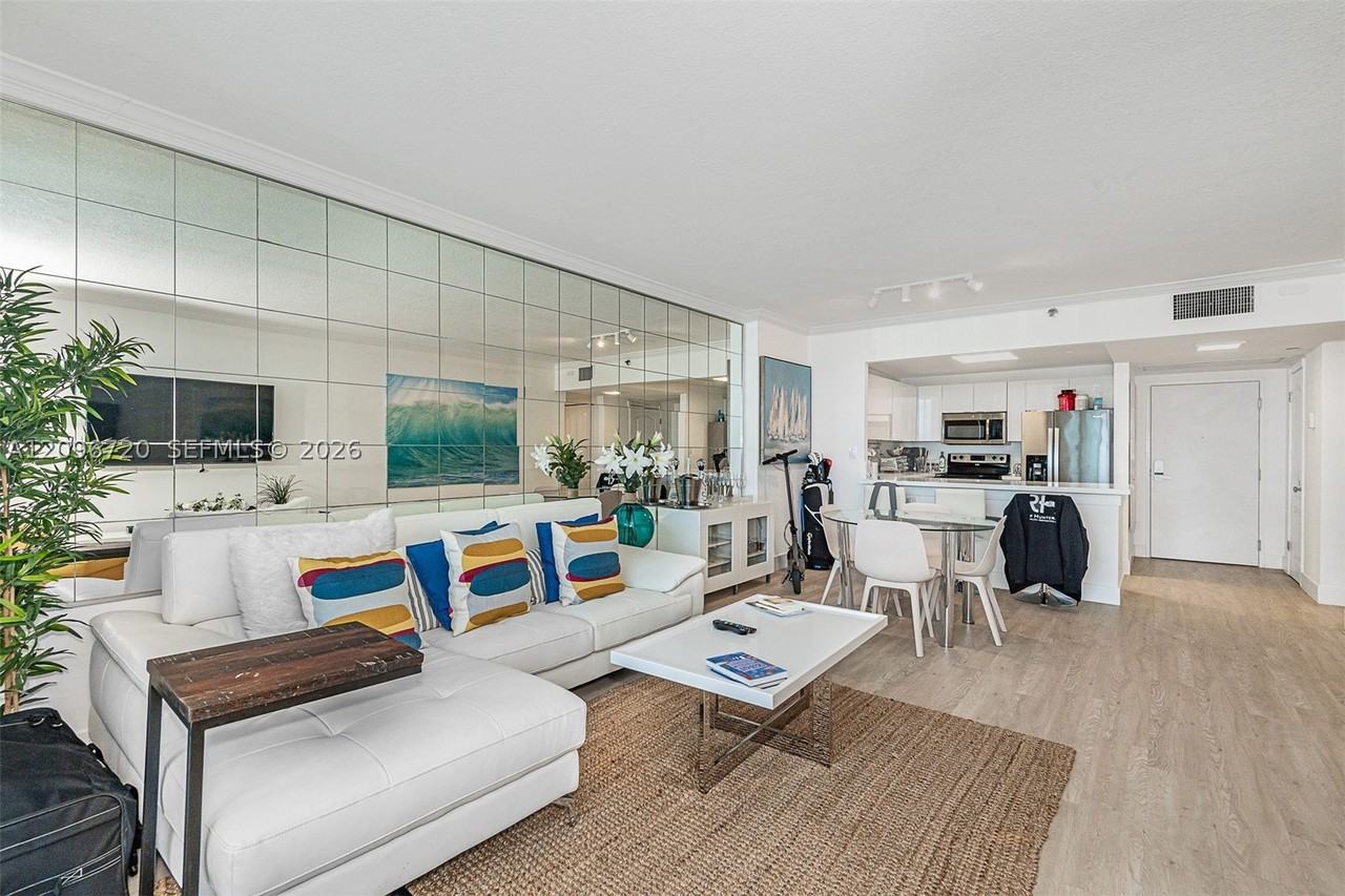 2301 Collins Ave #625 - Photo 7 of 25