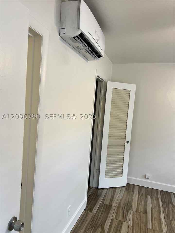 5941 Ne 18th Ave #1 - Photo 4 of 9