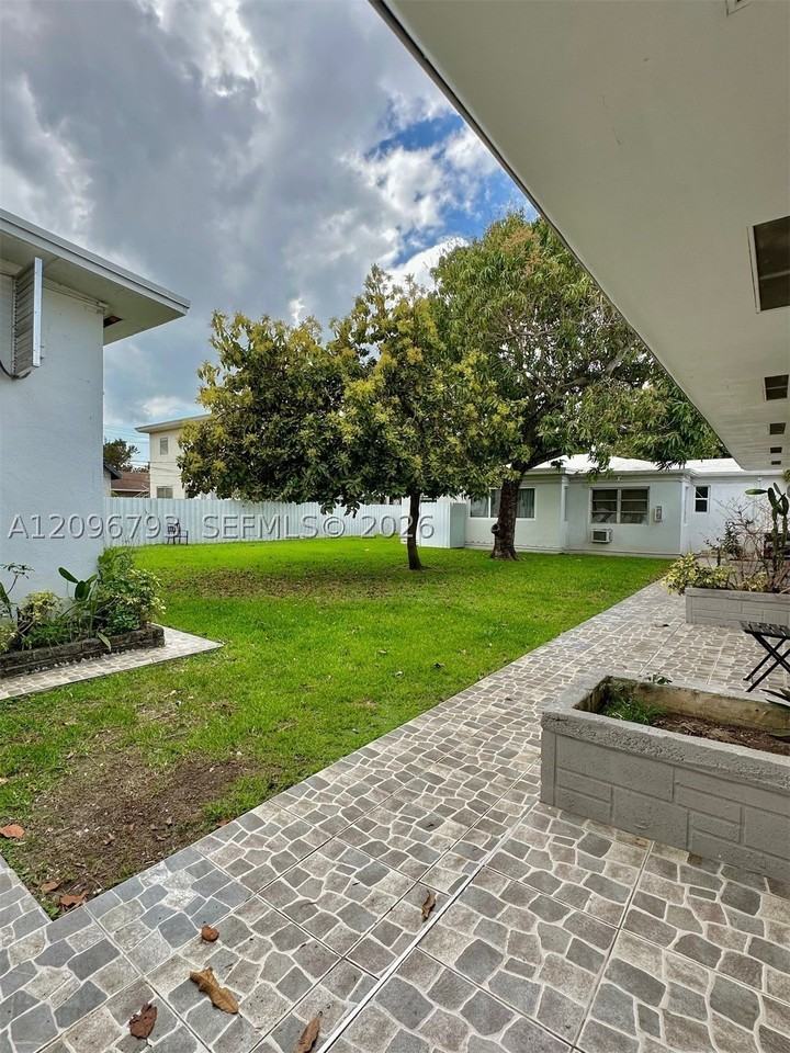 60 Ne 78th St #C - Photo 2 of 14