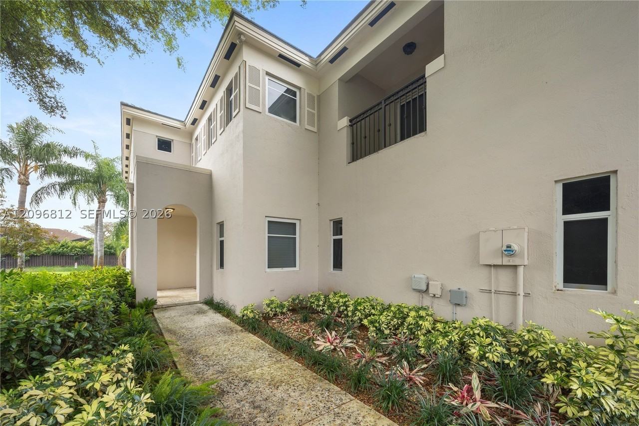 8600 Sw 139th Ter - Photo 2 of 28