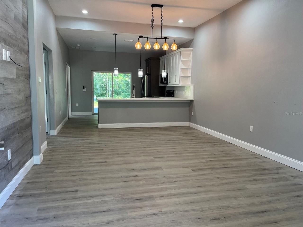 27 Fanshawe Ln #A - Photo 3 of 18